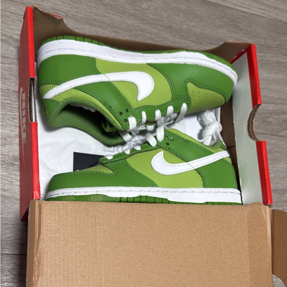 Selling a brand new small size Nike dunks Chlorophyll